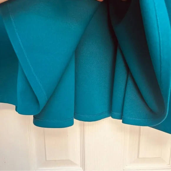 With Tags H&M Cerulean Blue Knee length High waisted flowy skirt size medium - Picture 3 of 5